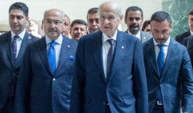 Bahçeli’yi karşılayan İzmir Valisi’ne reaksiyon: Güce eğilmek!