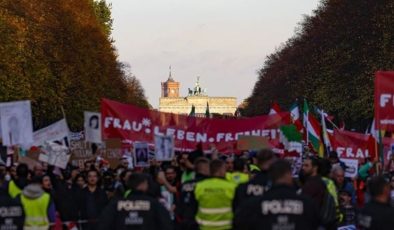 Berlin’de Mahsa Amini protestosu yapıldı