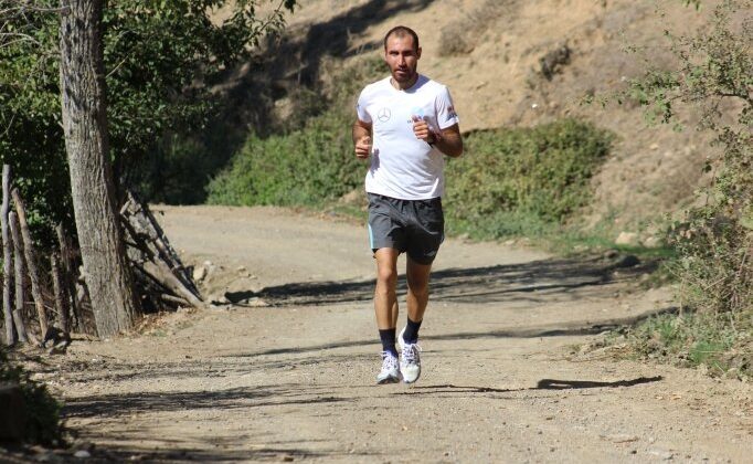 Hayvan otlatırken keşfedilen ultra maratoncunun hedefi Avrupa ve dünya şampiyonluğu