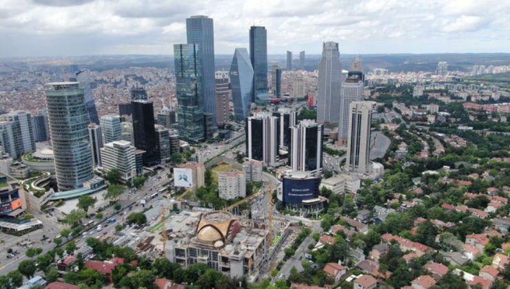 Bankalar yüksek risk yüküne karşın büyüklere krediyi kesmedi