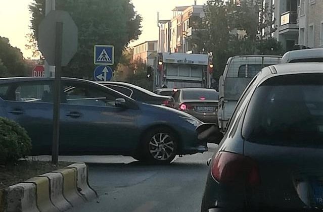 Efeler’de çöp toplama saatleri trafik akışına mani oluyor