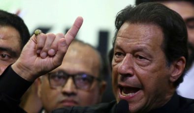 Eski Pakistan Başbakanı Imran Khan’a silahlı akın