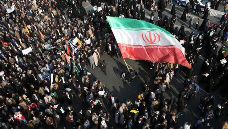 İran’da kafa karışıklığı sürüyor! Bir yetkili daha “Ahlak polisliği” uygulamasının kaldırıldığını duyurdu