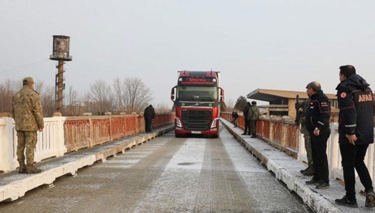 35 yıl sonra bir ilk! Türkiye-Ermenistan sınır kapısı yardım konvoylarının gelmesi için açıldı