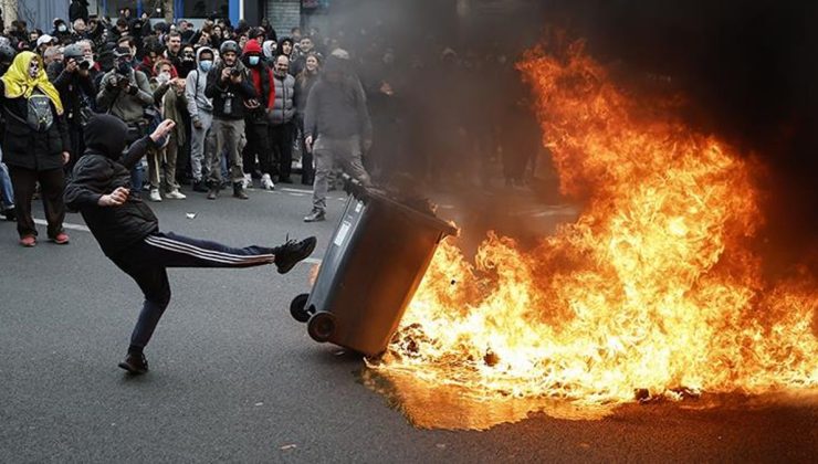 Fransa’da göstericiler emeklilik reformuna karşı aylardır sokakları terk etmedi! 27 gözaltı