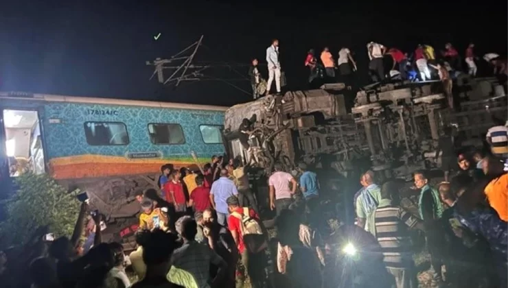 Hindistan’da tren kazası: 171 ölü, 350 yaralı