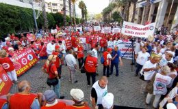 İzmir’de CHP önderliğinde zamlara karşı miting