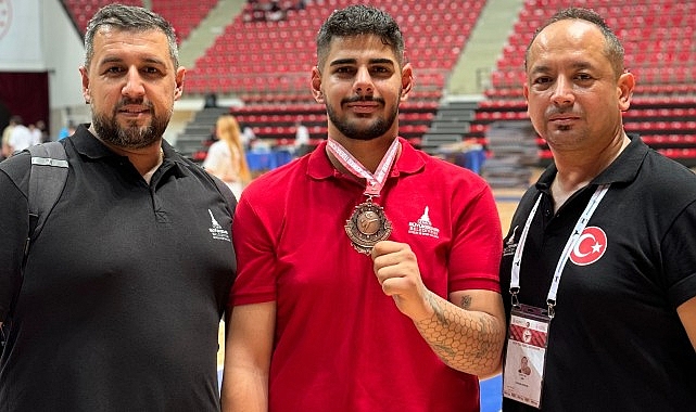 İzmirli sporcular madalyalarla döndü